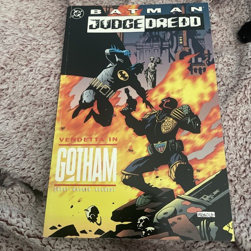Batman judge dredd - batman/judge, vendetta