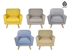 Poltrona in tessuto e piedi in