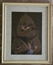 uccellini dipinti su scheletri di foglie di fico sacro quadro con cornice