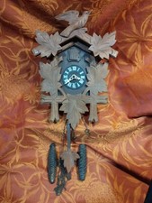 antico orologio a cucù in