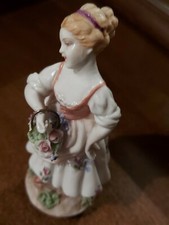 Statuina Ragazza Con Cestino Di Fiori Luigi Fabris 