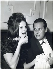 Foto vintage Virna Lisi con il marito a Parigi 1963 Ft 37260 - Stampa 21x27 cm