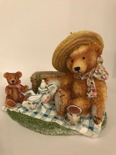 Picnic with tiny bear - bear,