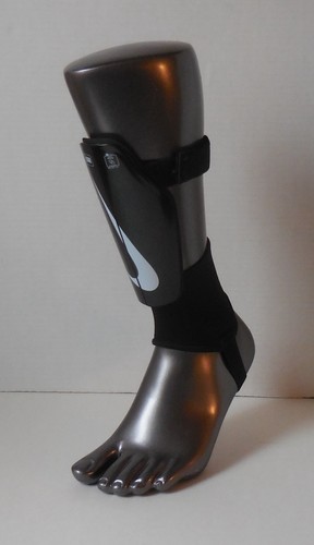 Nike charge parastinchi calcio - charge,