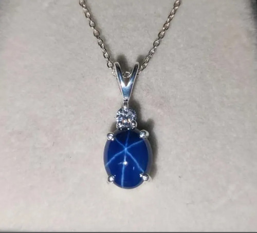 Collana con ciondolo - , in