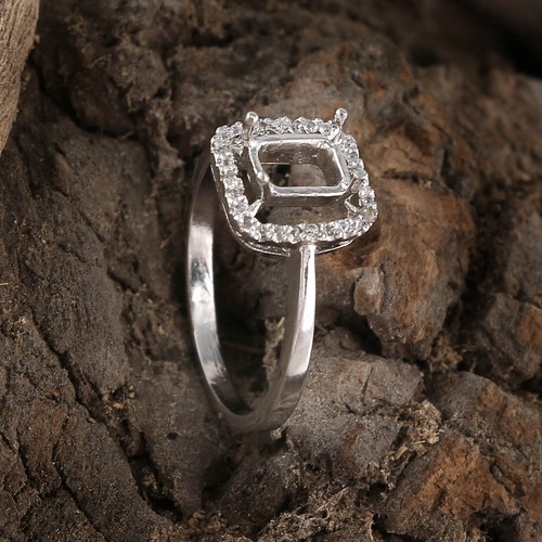 Anello semimontato incastonato