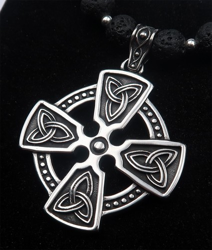 Collana con une croce - collana,