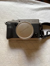Vendo fotocamera fujifilm X30, con Sd da 16 gb, una batteria e tracolla.