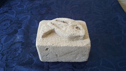 Sculpture non signee sur - non, bloc