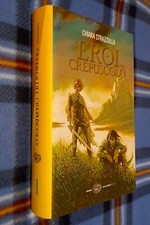 C. STRAZZULLA : Gli eroi del crepuscolo  p. e.  2008  Einaudi  OTTIMO