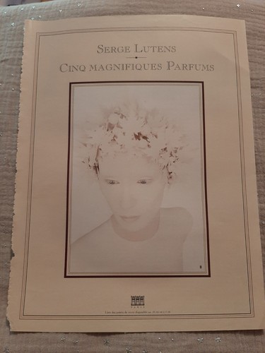 Publicité papier parfum - papier, parfum.