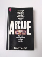 Arcade Robert Maxxe Sci Fi Pan