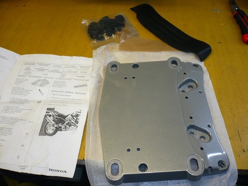 Platine top case - sans, visserie