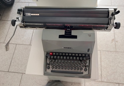 Macchina scrivere olivetti - da,