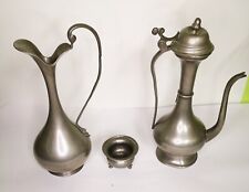 3 OGGETTI IN PELTRO 95% VINTAGE : 2 CARAFFE E 1 PICCOLO VASETTO