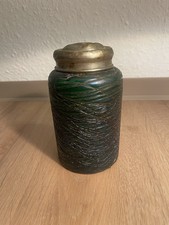 Scatola di latta con coperchio