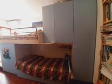 LETTO A CASTELLO CON SCALE, ARMADI E CASSETTONI - USATO