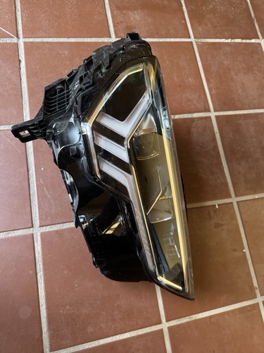 Right headlight audi - right,