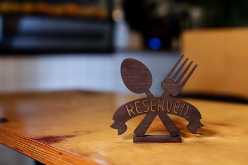 Insegne legno riservate - insegne,