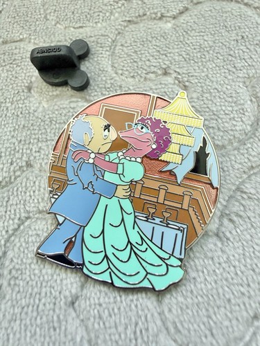 Disney park day - pin,