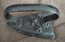 ANTICO FERRO DA STIRO IN GHISA