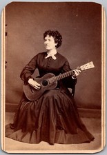 ANTICO CDV CIRCA 1860 J.H. COPELAND YOUNG LADY CHITARRA CHE SUONA PIACEVOLEVILLE PA