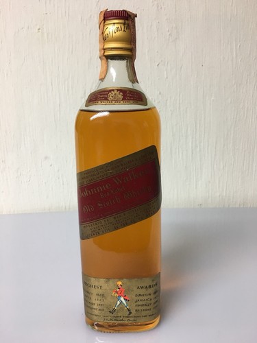 Johnnie walker red - red, label