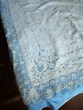 Centro tavola in lino ricamo a mano punto intaglio con bordo a tombolo 150x150cm