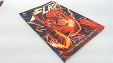			The Flash Volume 1: Move