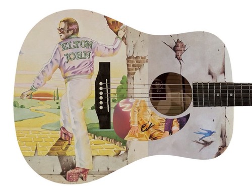 Chitarra acustica firmata