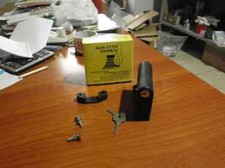 GIACENZA DI MAGAZZINO GANCIO CON CHIAVE PORTA CASCO DI SICUREZZA VESPA PIAGGIO