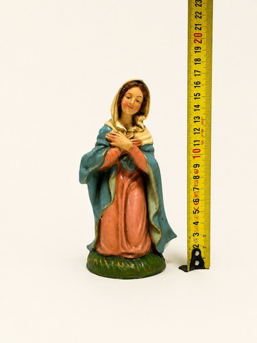 Madonna inginocchiata presepe
