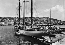06275) CARTOLINA NAPOLI PANORAMA MARGEWLLINA BARCA VELA KARAMA VIAGGIATA