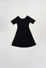 Mini abito svasato nero con