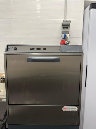 Lavastoviglie professionale