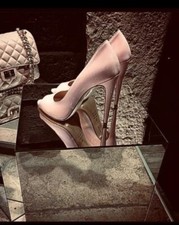 Scarpa con tacco - , identita