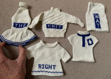 5 maglioni bianchi per bambole a maglia, vestiti per bambole "The right way to knit"