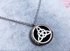 Collana donna Diffusore Profumo Triquetra Triscele collezione argento in Acciaio