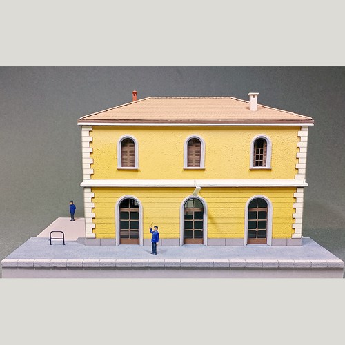 Tipica stazione scala - stazione,