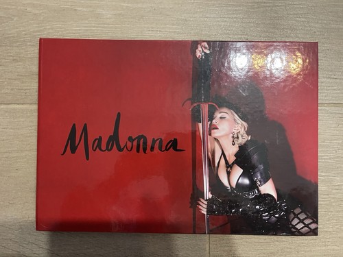 Madonna rebel heart - heart, book