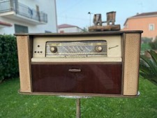 Radio antica con giradischi - con,