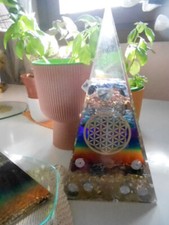 ORGONITE piramide, pezzo unico altezza 31 cm, base quadrata 14,5 cm