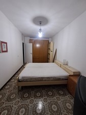 Regalo arredamento completo di una casa 4 locali Camera da letto in radica tenut