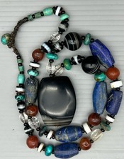 Collana di perle di pietra