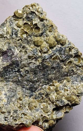 Minerals green andradite - green,