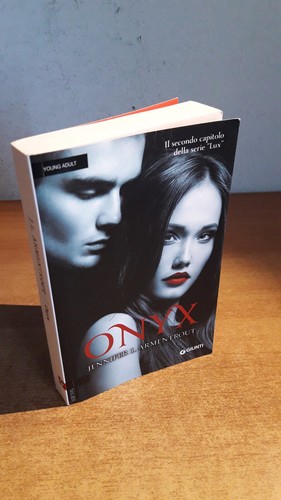 Jennifer armentrout onyx - jennifer,