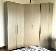 cabina armadio angolare in ottime condizioni, completa appenderie e ripiani