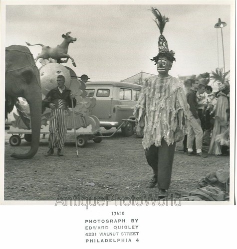 Circo fiera clown galleggia
