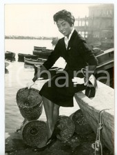 1959 NAPOLI Via Francesco Caracciolo - Soprano Gloria DAVY con nasse in vimini