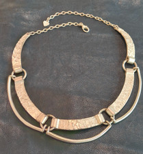 collana girocollo rigida